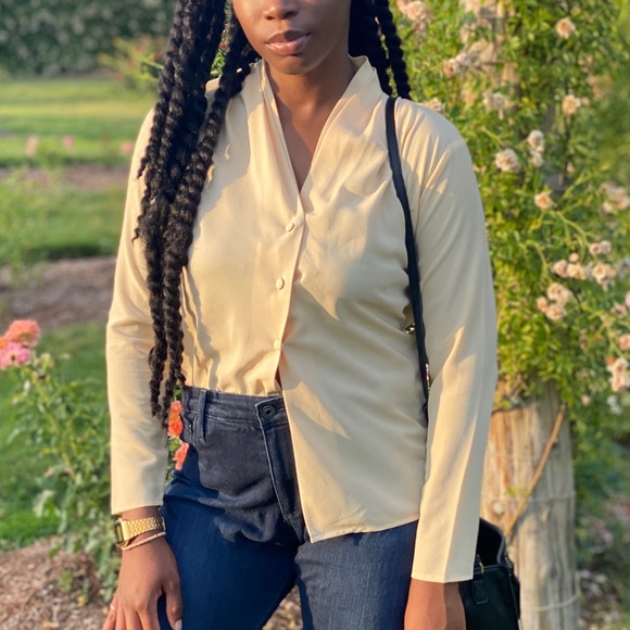 LONG SLEEVE CREAM BLOUSE!!! - Picture 3 of 8